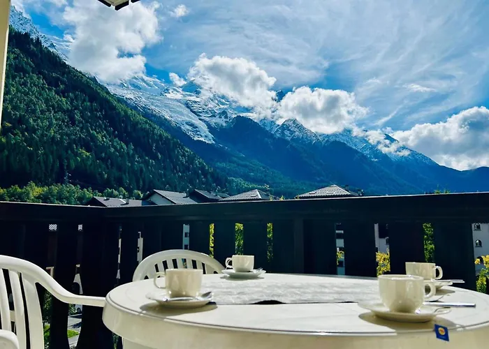 With Balcon In The Downtown !